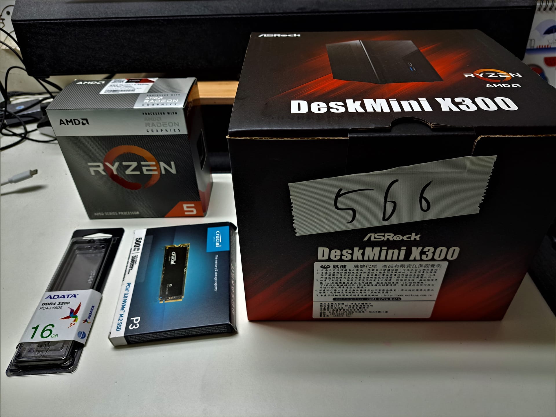 ASRock DeskMini X300、Ryzen 5 處理器、ADATA 16GB 記憶體與 Crucial P3 SSD